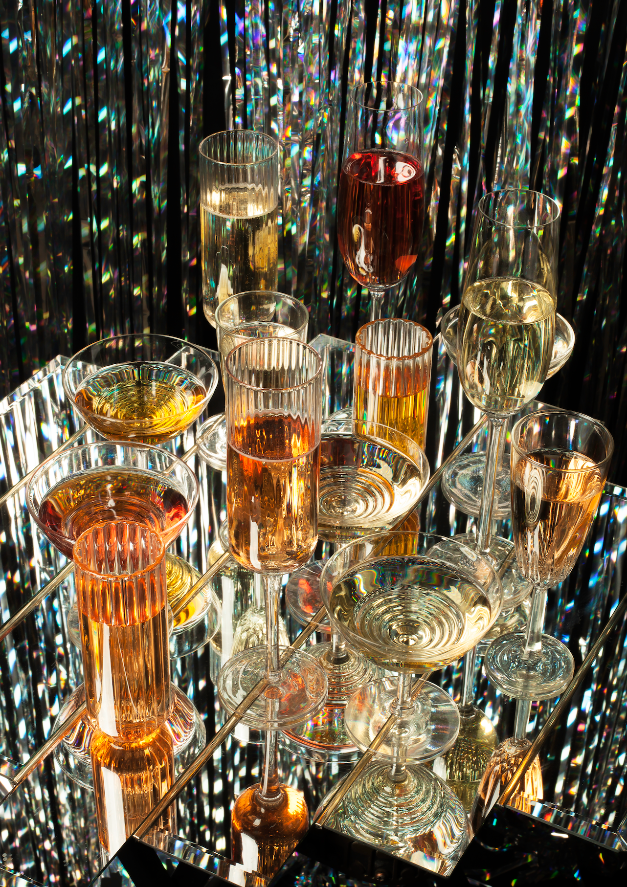 Image from the Disco queen puzzle depicting glasses and cocktails in a festive setting