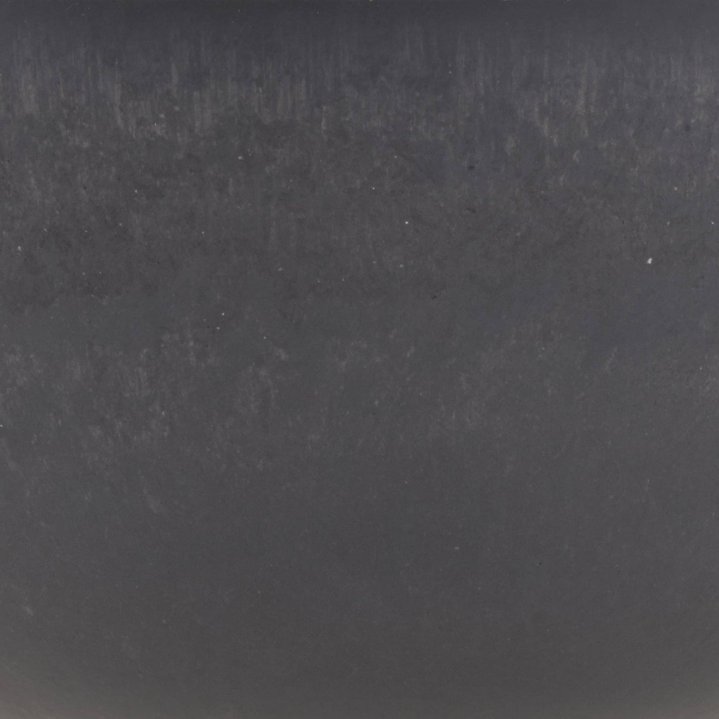 Close-up from the garden bowl in dark charcoal color from the PSW pot collection from Arcadia garden products, where we can see the texture
