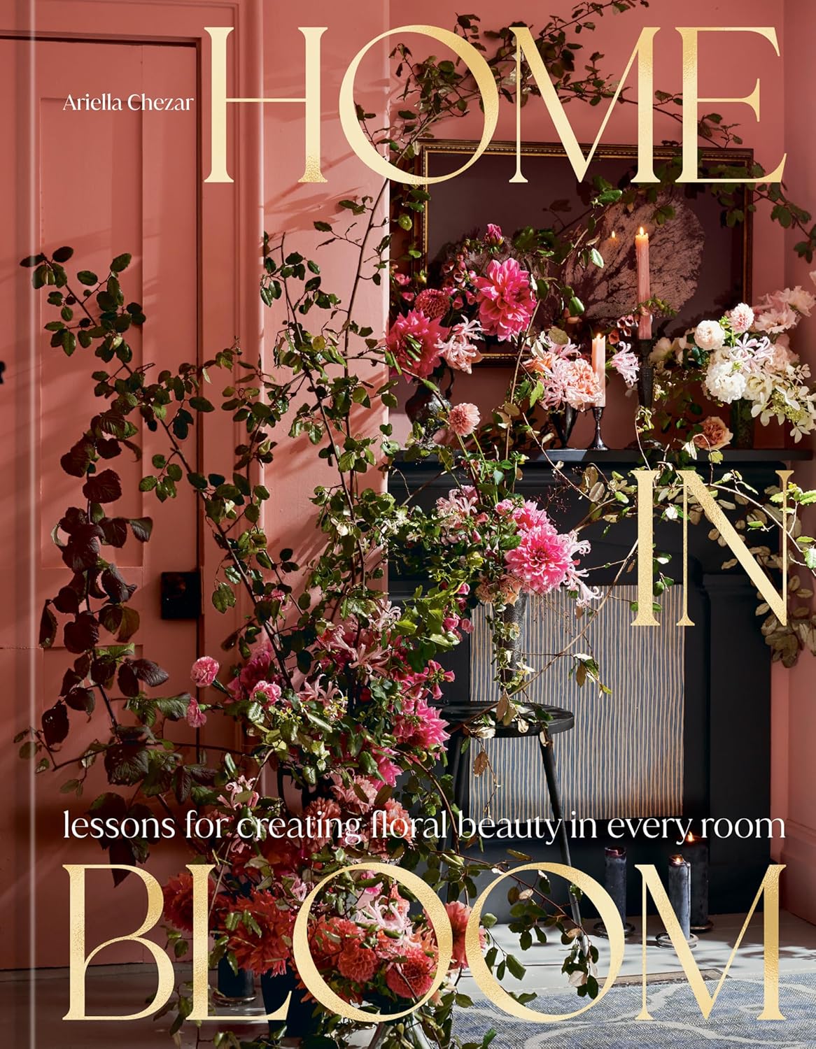 Book cover of 'Home in Bloom: lessons for creating floral beauty in every room' with floral decorations and a pink room.