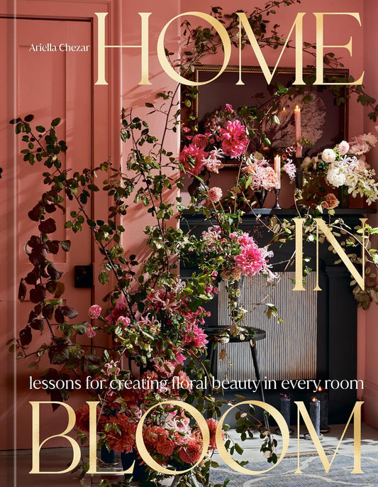 Book cover of 'Home in Bloom: lessons for creating floral beauty in every room' with floral decorations and a pink room.