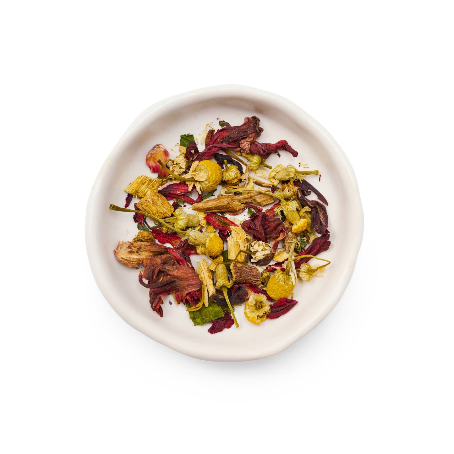 A blend of hibiscus petals paired with sweet licorice root, mint and chamomile blossoms, which are the ingredients of the Flirt tea from the brand Dona.