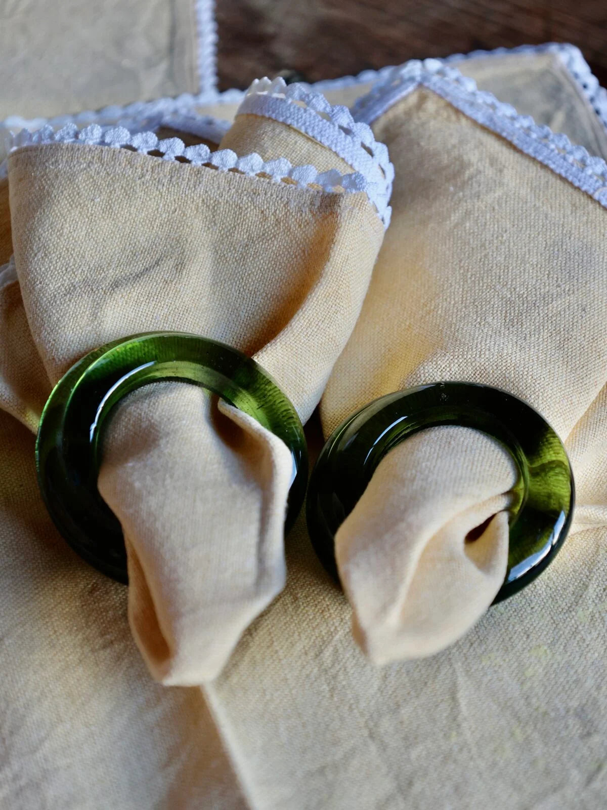 Handmade recycled glass table accessory : Green glass rings on beige fabric with lace trim